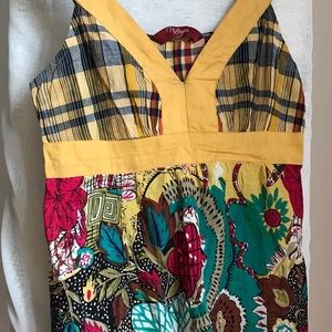 Coloured, without sleeves top.